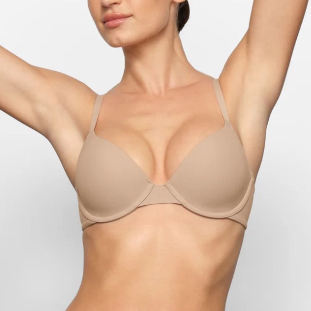 New Skims Fits Everybody T-Shirt Bra Clay NWT